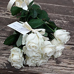 11 белых местных роз