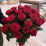 23 местных красные розы